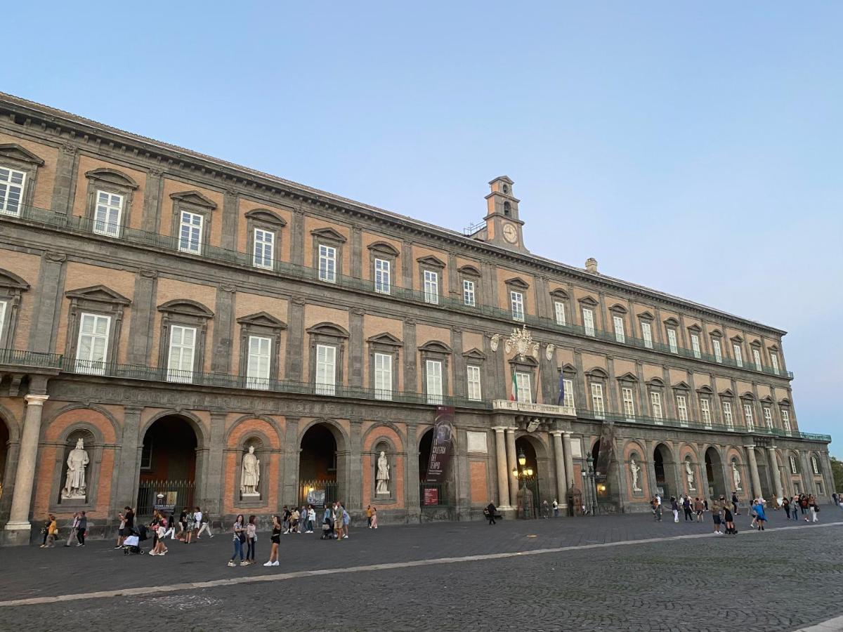 Casa Tiare, The Heart Of Piazza Plebiscito Apartment Наполи Екстериор снимка
