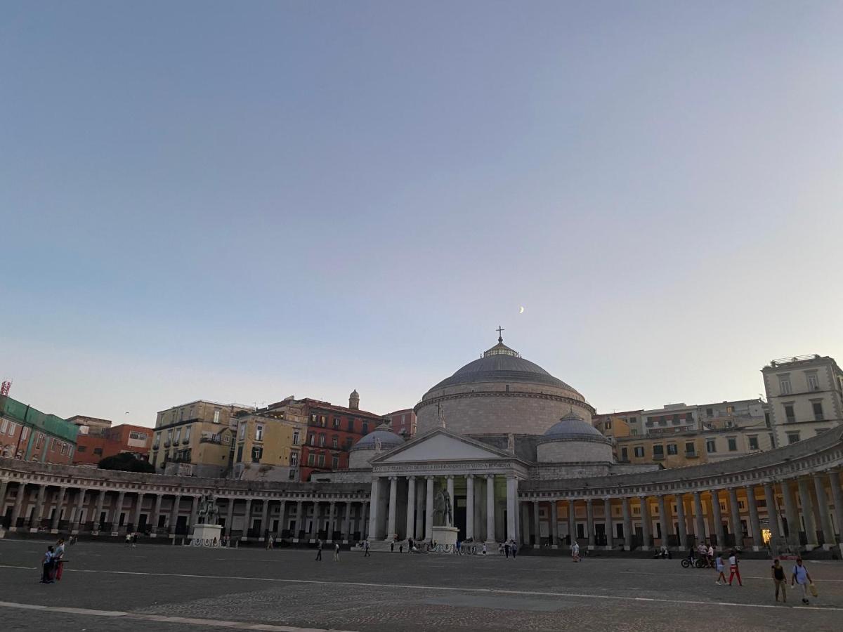Casa Tiare, The Heart Of Piazza Plebiscito Apartment Наполи Екстериор снимка